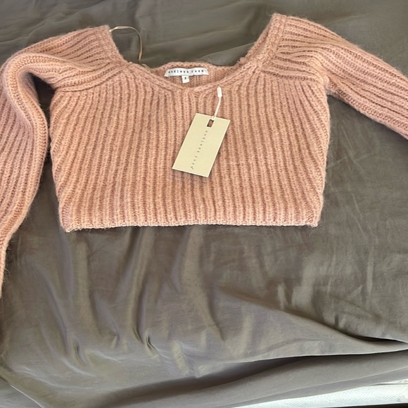 Brand New Endless Rose Off the Shoulder Cropped Sweater. Size S. Pink/Mauve - Picture 4 of 5